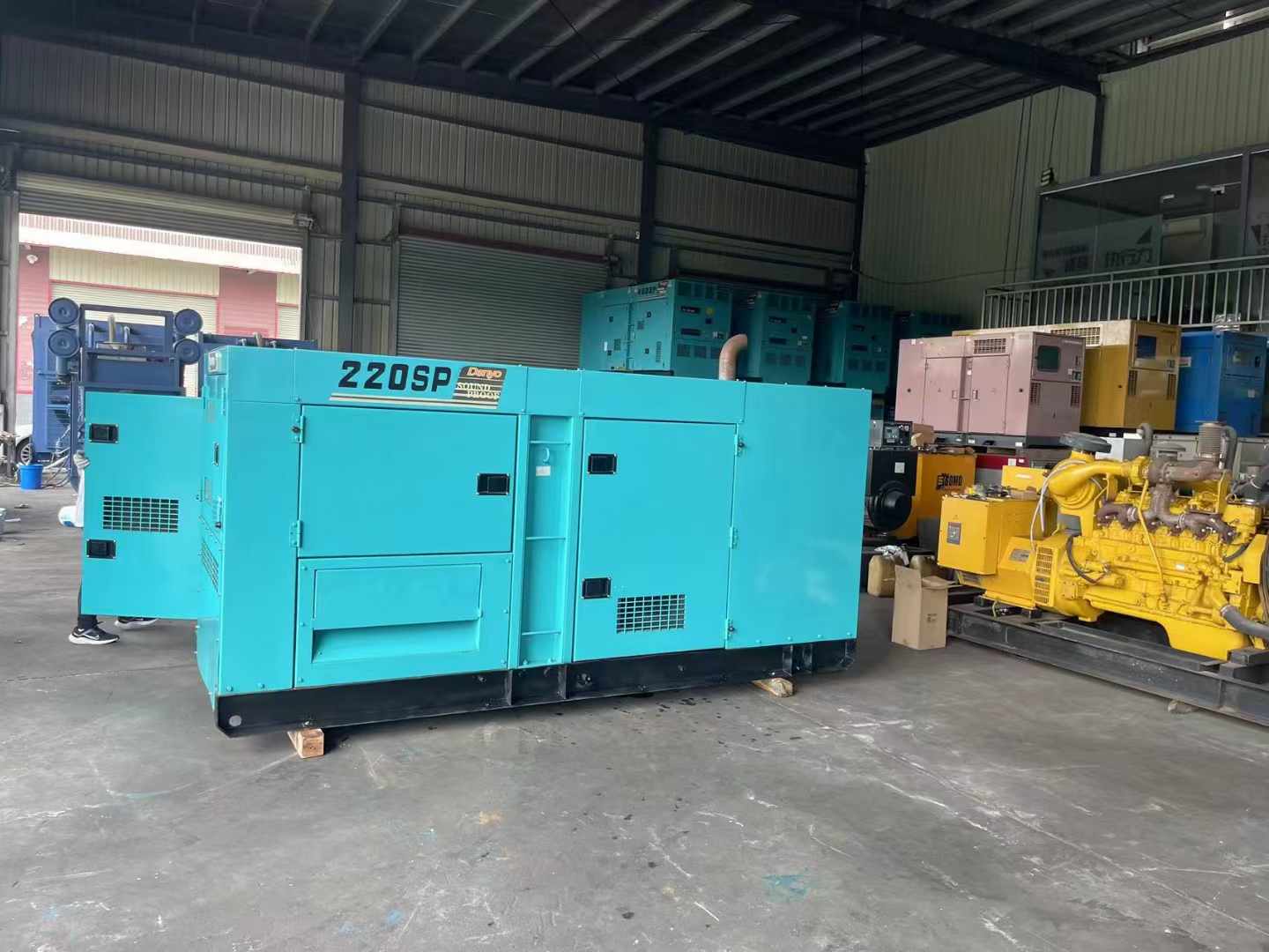 长顺柴油发电机组长期不间断运行时，如何监控其温度和压力？