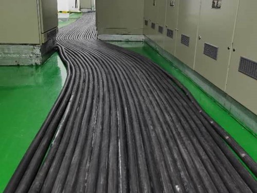 长顺如何根据理论计算公式计算温度对特定电压测量结果的影响？